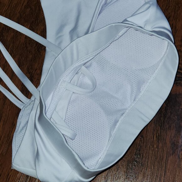 White asymmetrical workout padded bra - Picture 6 of 6